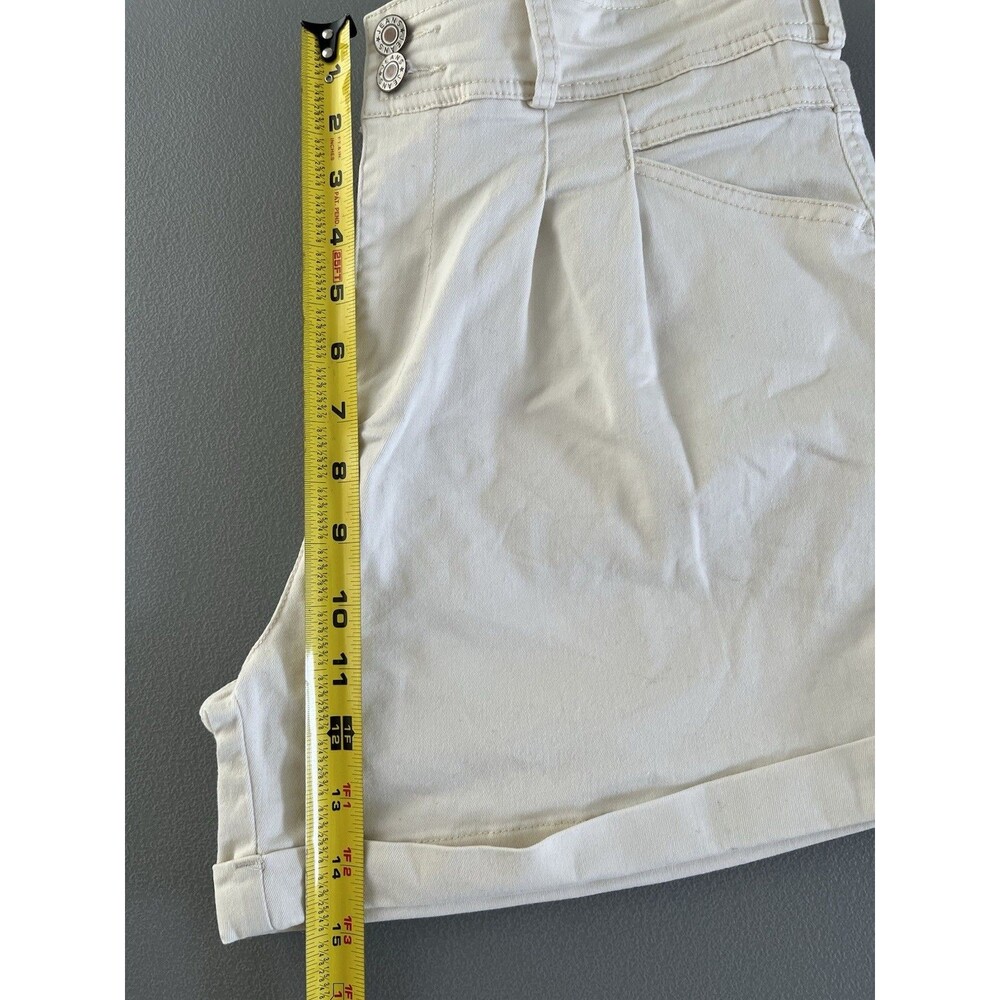 Women’s Pleated Front Shorts Large Ivory Elastic Back Folded Hem Pockets Baggy - Picture 3 of 6